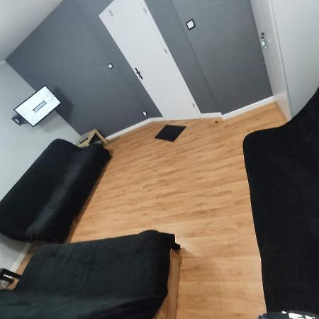 3030 Jana Spychalskiego 32 - Tanie Pokoje W Apartamencie - Samodzielne Zameldowanie - Self Check In Poznan Exterior foto