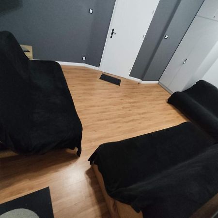 3030 Jana Spychalskiego 32 - Tanie Pokoje W Apartamencie - Samodzielne Zameldowanie - Self Check In Poznan Exterior foto