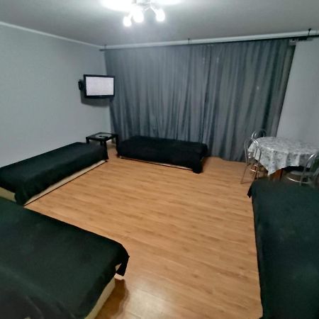 3030 Jana Spychalskiego 32 - Tanie Pokoje W Apartamencie - Samodzielne Zameldowanie - Self Check In Poznan Exterior foto