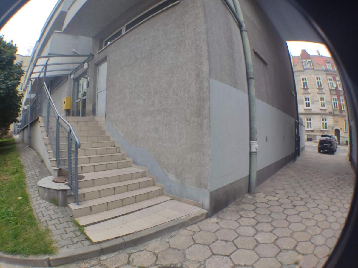 3030 Jana Spychalskiego 32 - Tanie Pokoje W Apartamencie - Samodzielne Zameldowanie - Self Check In Poznan Exterior foto