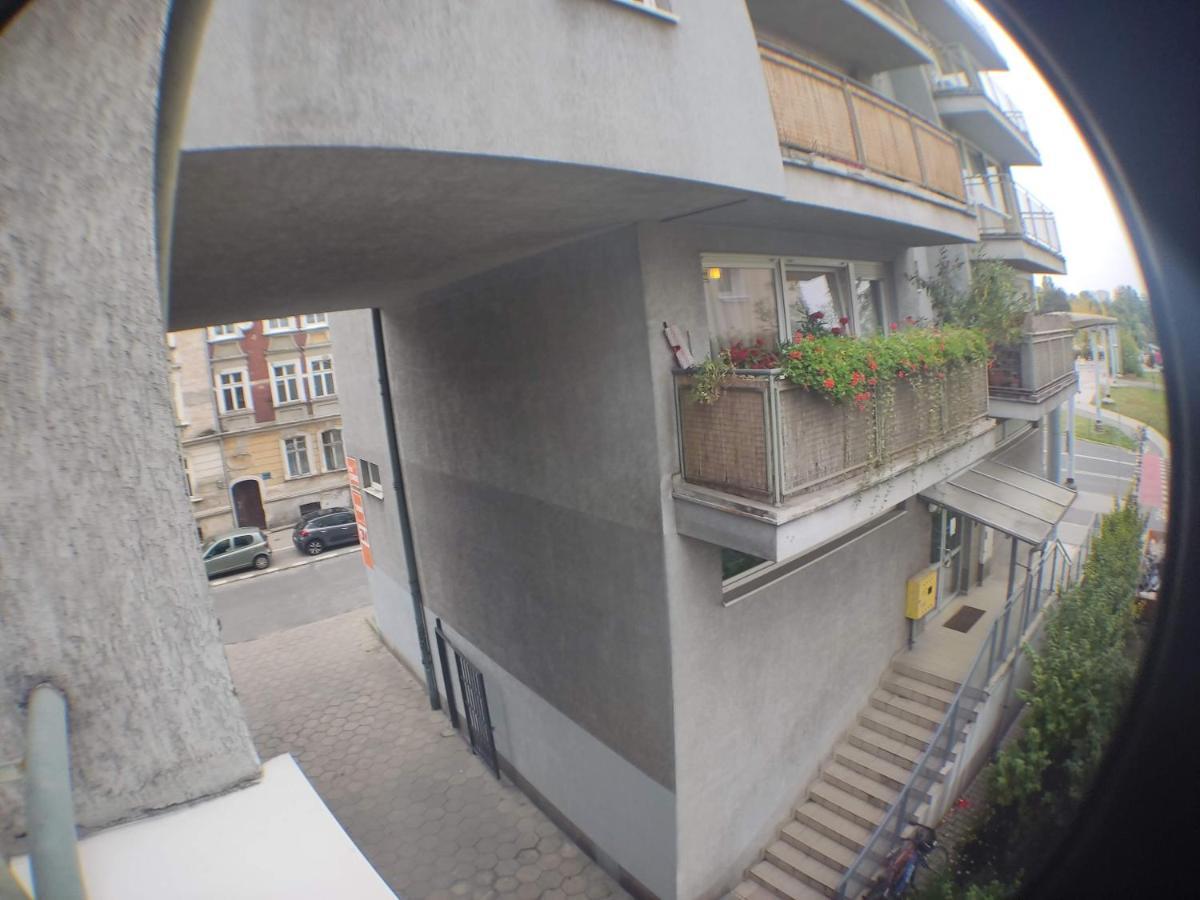 3030 Jana Spychalskiego 32 - Tanie Pokoje W Apartamencie - Samodzielne Zameldowanie - Self Check In Poznan Exterior foto