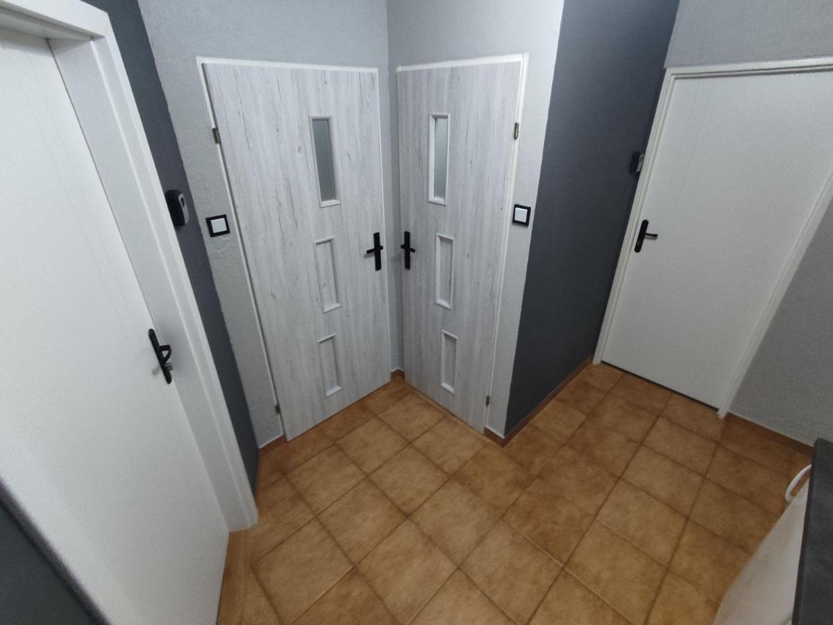 3030 Jana Spychalskiego 32 - Tanie Pokoje W Apartamencie - Samodzielne Zameldowanie - Self Check In Poznan Exterior foto