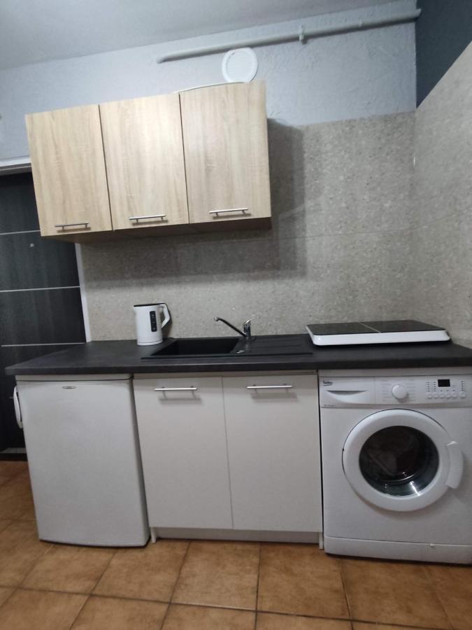 3030 Jana Spychalskiego 32 - Tanie Pokoje W Apartamencie - Samodzielne Zameldowanie - Self Check In Poznan Exterior foto