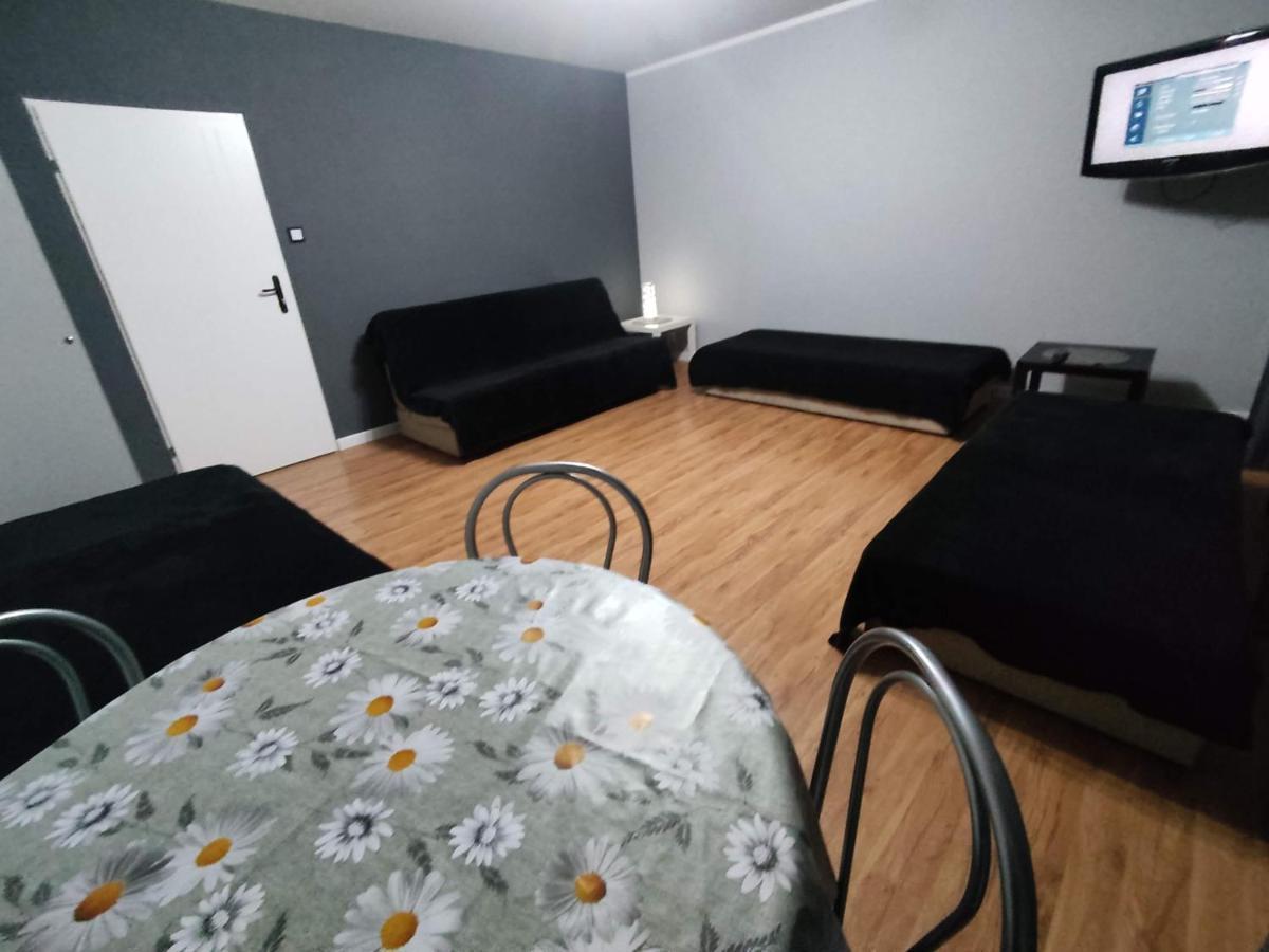 3030 Jana Spychalskiego 32 - Tanie Pokoje W Apartamencie - Samodzielne Zameldowanie - Self Check In Poznan Exterior foto