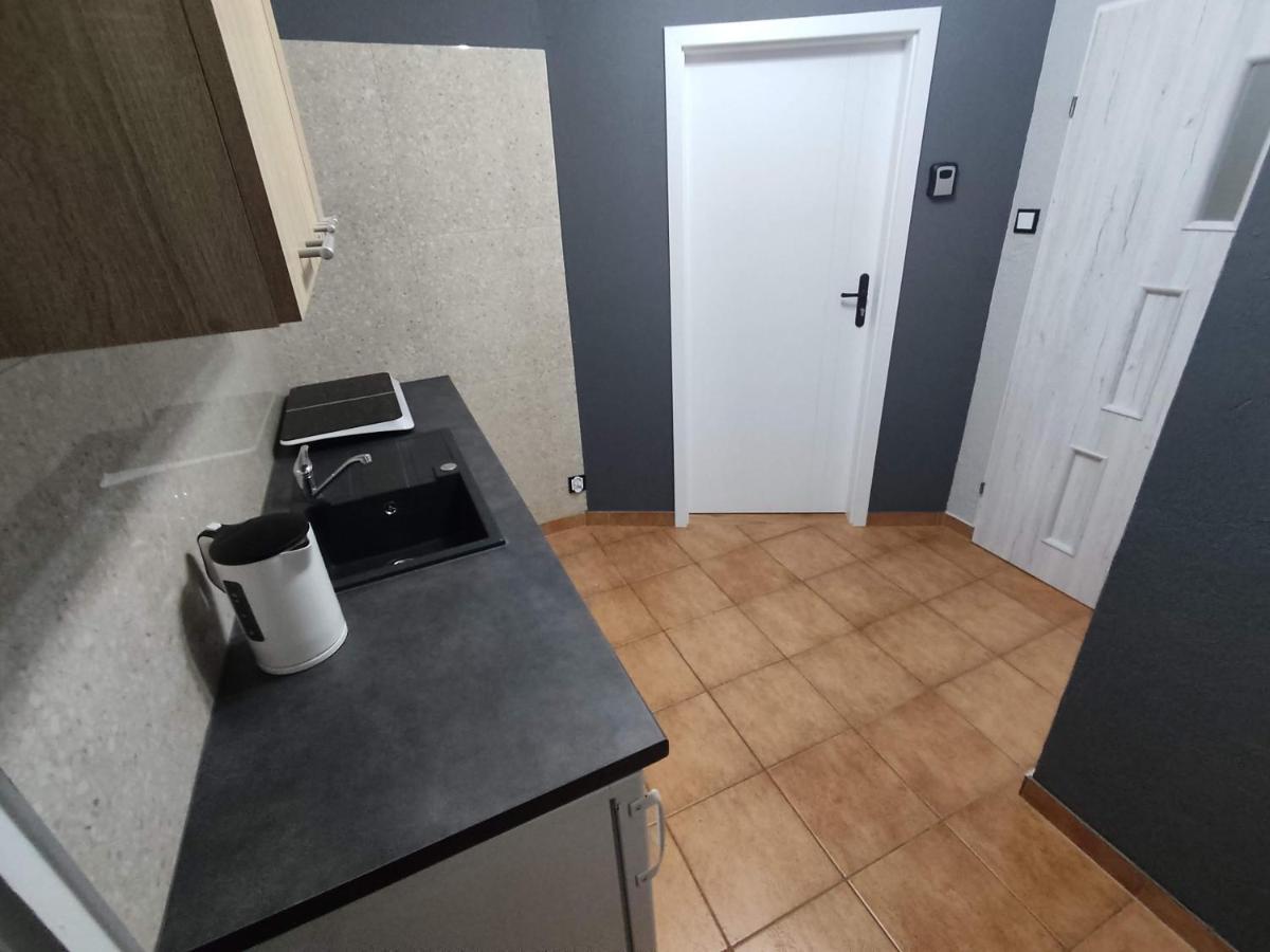 3030 Jana Spychalskiego 32 - Tanie Pokoje W Apartamencie - Samodzielne Zameldowanie - Self Check In Poznan Exterior foto