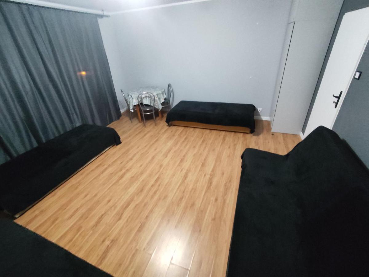3030 Jana Spychalskiego 32 - Tanie Pokoje W Apartamencie - Samodzielne Zameldowanie - Self Check In Poznan Exterior foto