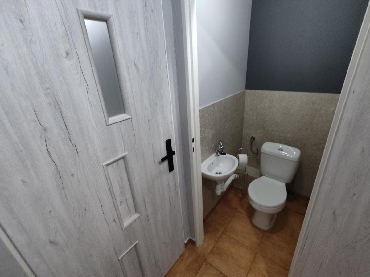 3030 Jana Spychalskiego 32 - Tanie Pokoje W Apartamencie - Samodzielne Zameldowanie - Self Check In Poznan Exterior foto