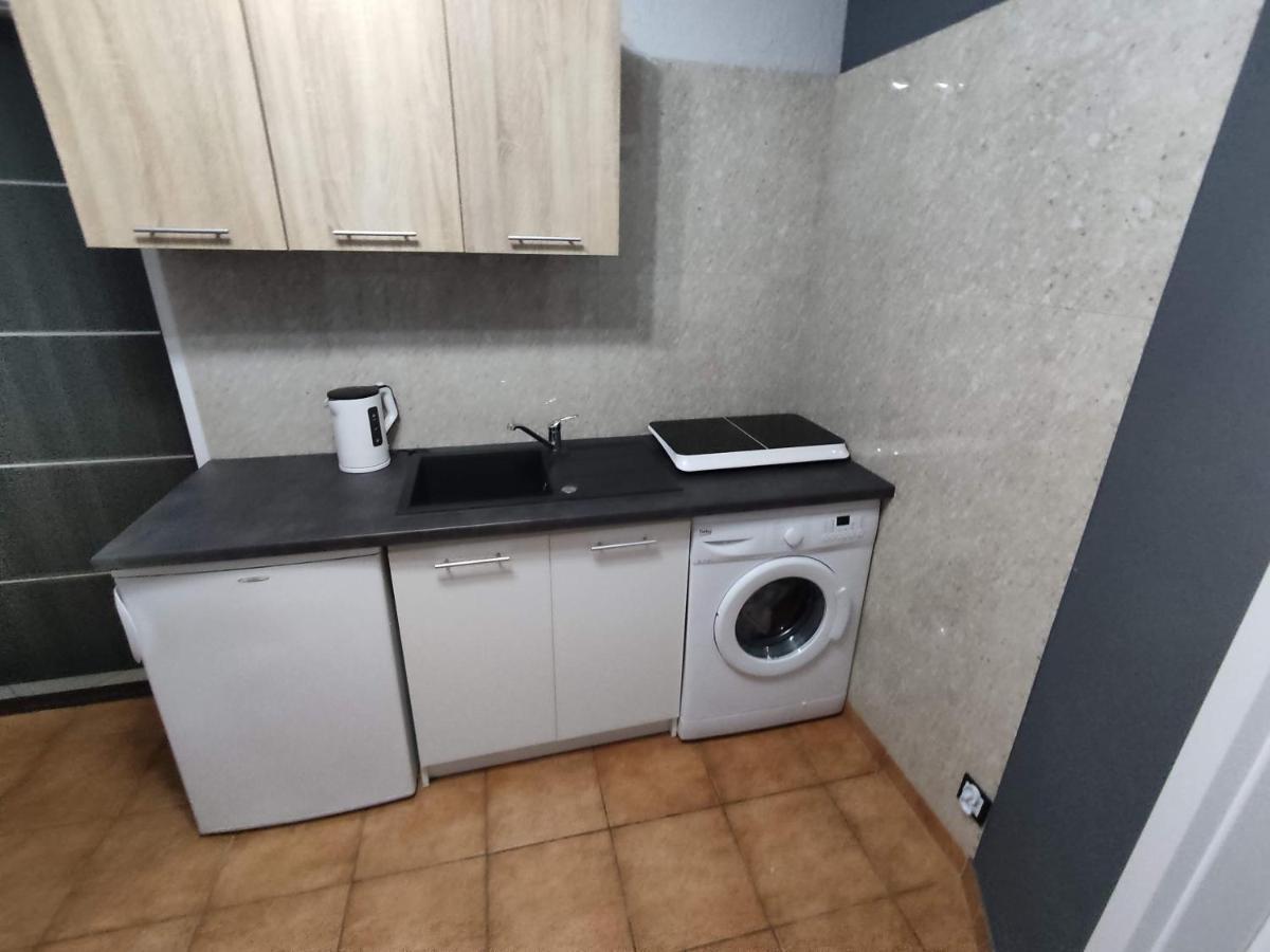 3030 Jana Spychalskiego 32 - Tanie Pokoje W Apartamencie - Samodzielne Zameldowanie - Self Check In Poznan Exterior foto