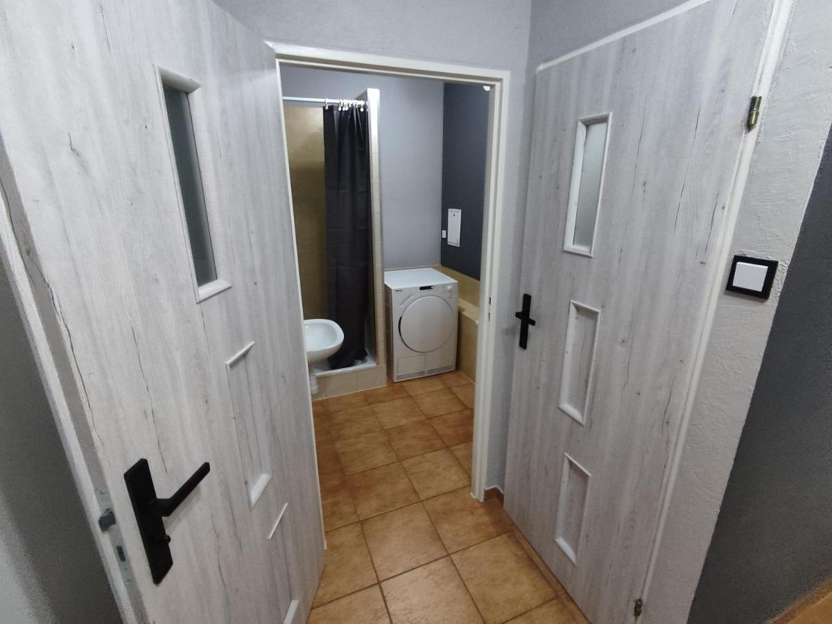 3030 Jana Spychalskiego 32 - Tanie Pokoje W Apartamencie - Samodzielne Zameldowanie - Self Check In Poznan Exterior foto