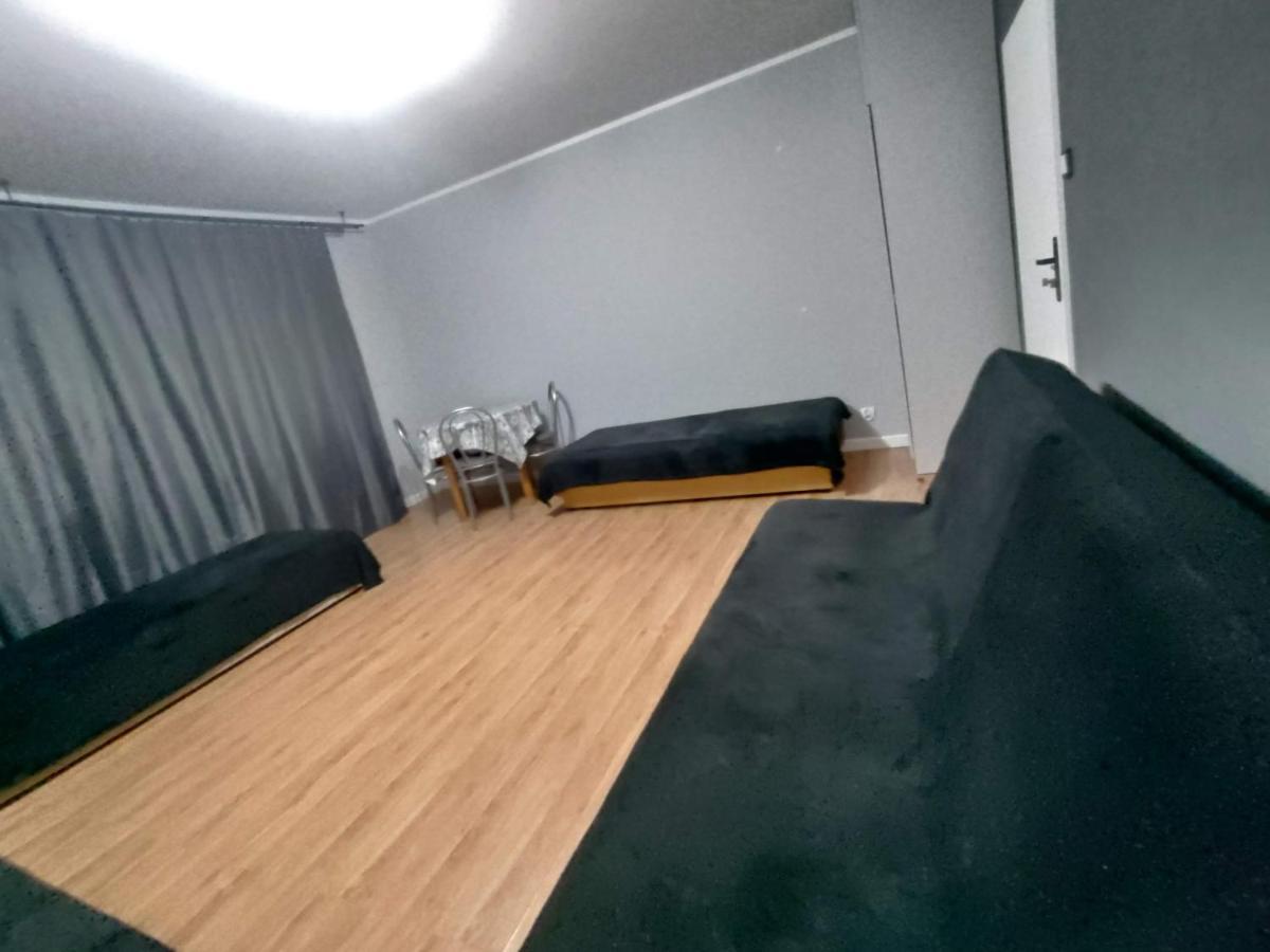 3030 Jana Spychalskiego 32 - Tanie Pokoje W Apartamencie - Samodzielne Zameldowanie - Self Check In Poznan Exterior foto