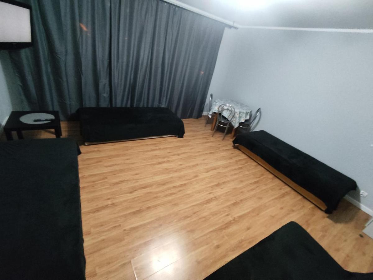 3030 Jana Spychalskiego 32 - Tanie Pokoje W Apartamencie - Samodzielne Zameldowanie - Self Check In Poznan Exterior foto
